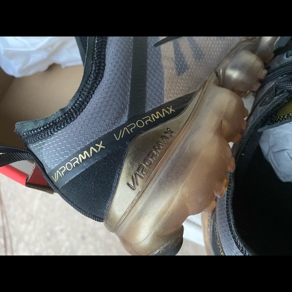 Nike Air VaporMax 2019 Black Metallic Gold - Picture 9 of 11